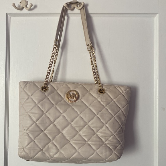 Michael Kors Ivory quilted shoulder bag - Picture 2 of 15